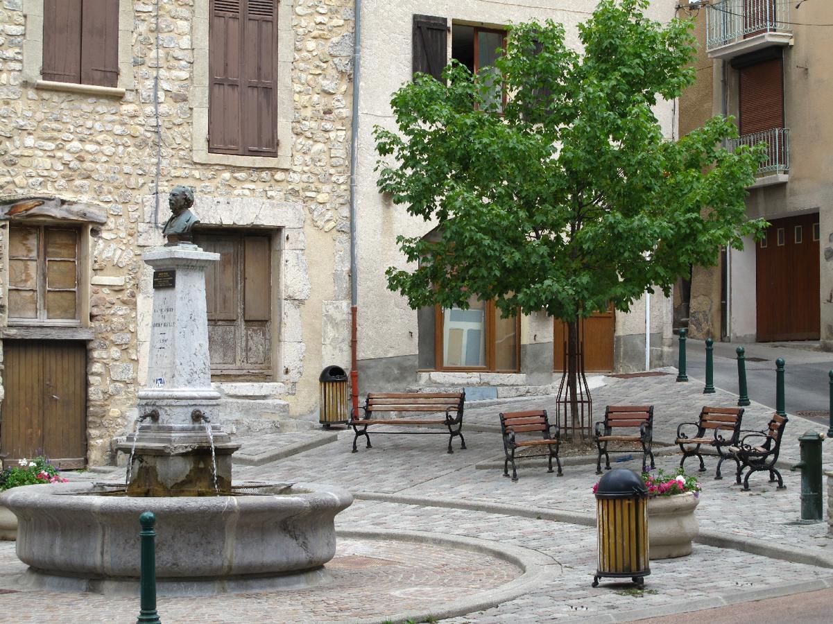 Au Vieux Tilleul Bed and Breakfast Veynes Exterior foto